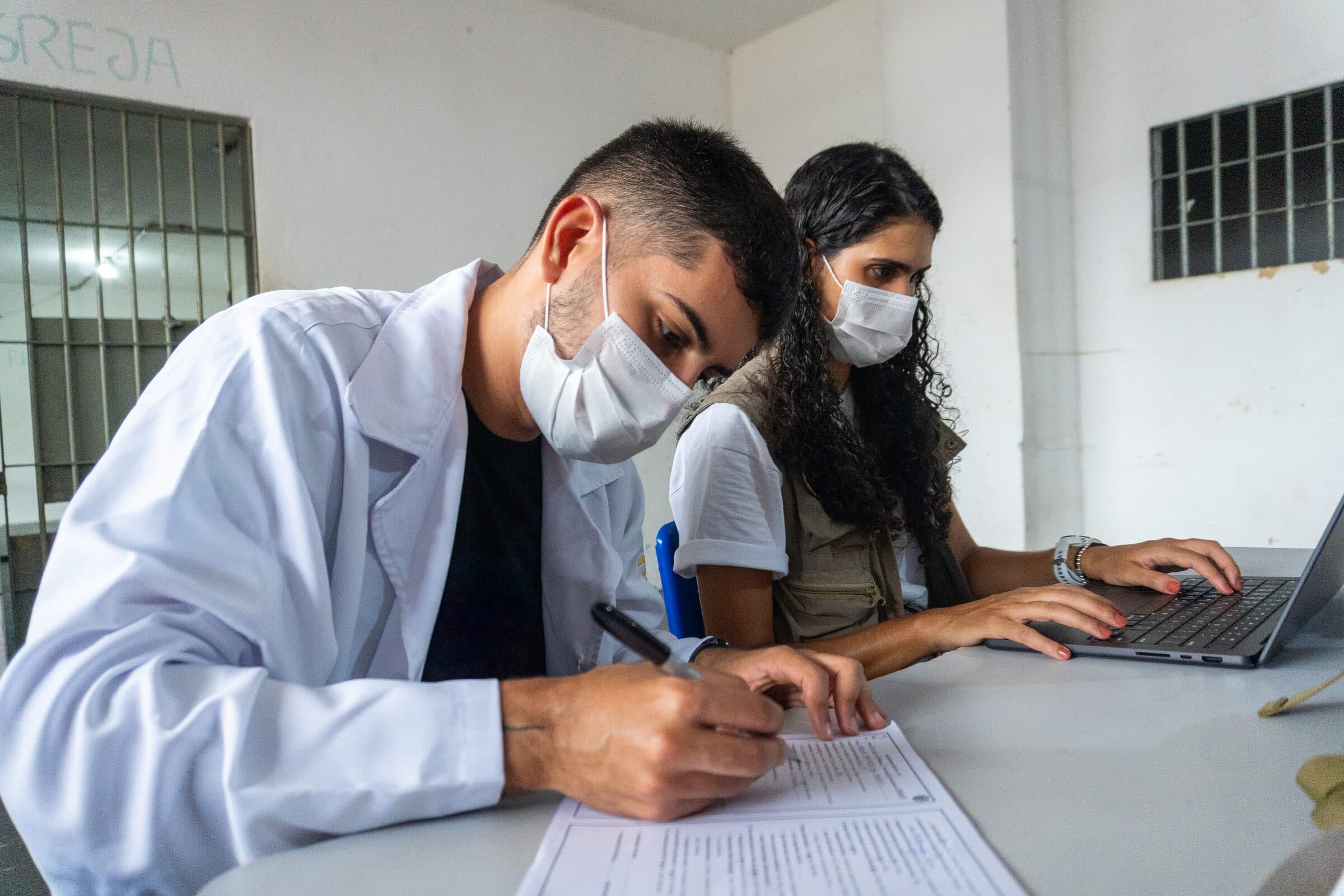 Scientific initiation workshop with public school students.